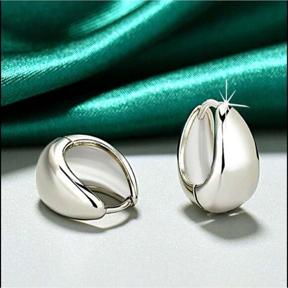 Gold Plated Needle Stud Earrings Wide Edge Drop style - Picture 11 of 12